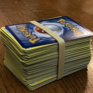 157 random Pokémon cards
